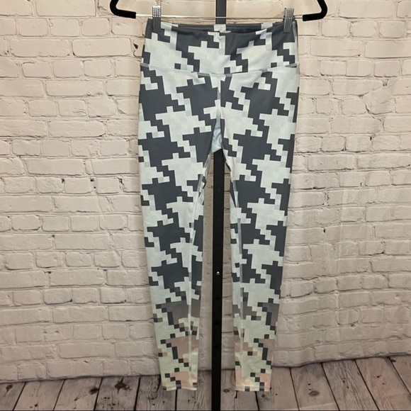 ALO Yoga Airbrush Slate Pixel Long Leggings - Picture 3 of 6